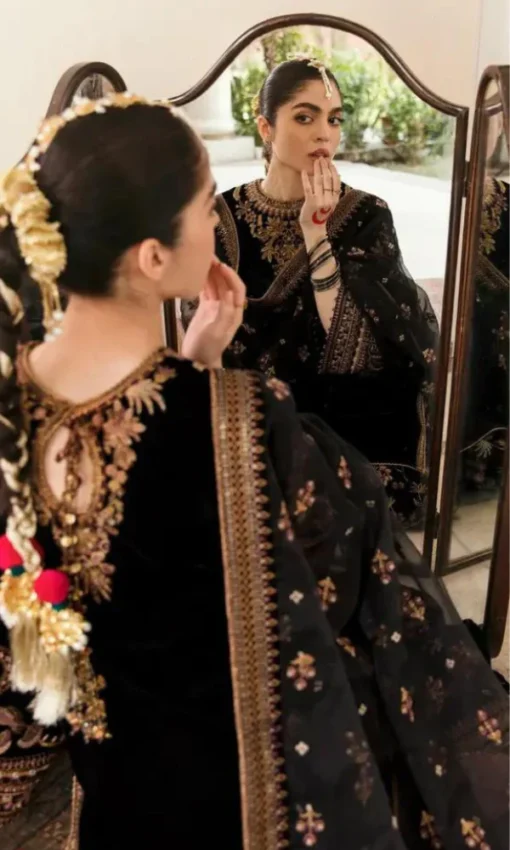 Unstitched Embroidered 3PC Velvet Suit [VT-5601] - Image 4